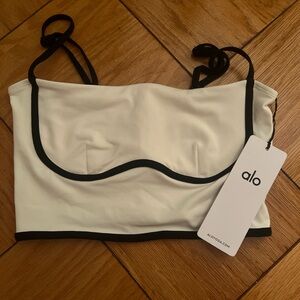 Medium sports bra from alo yoga - never worn, brand new